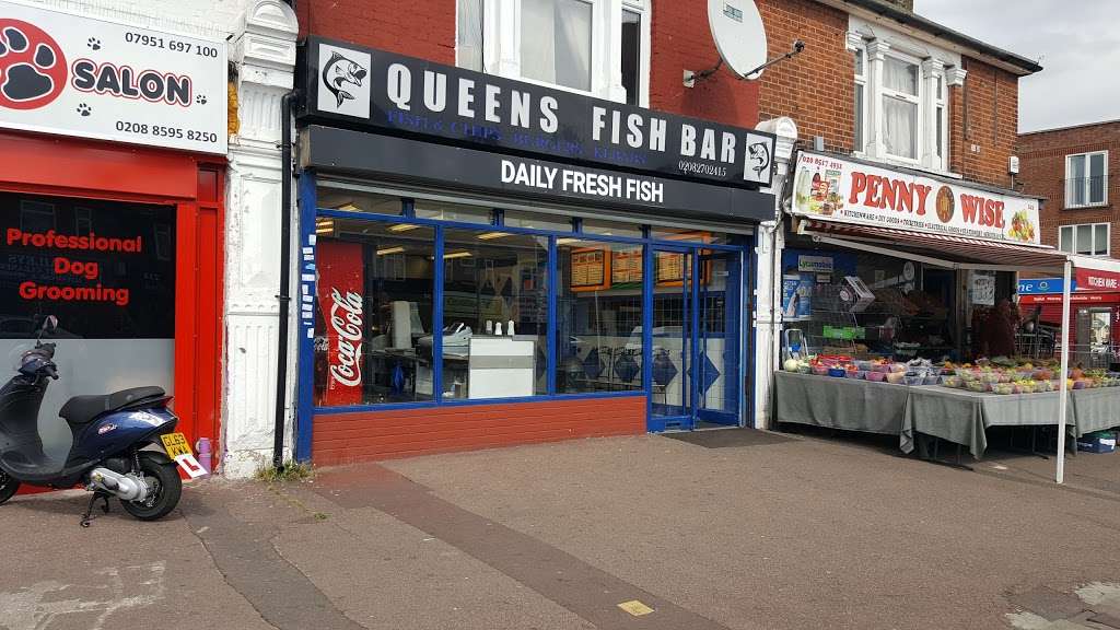 Queens Fish Bar | 241 Oxlow Ln, Dagenham RM10 7YS, UK | Phone: 020 8270 2415