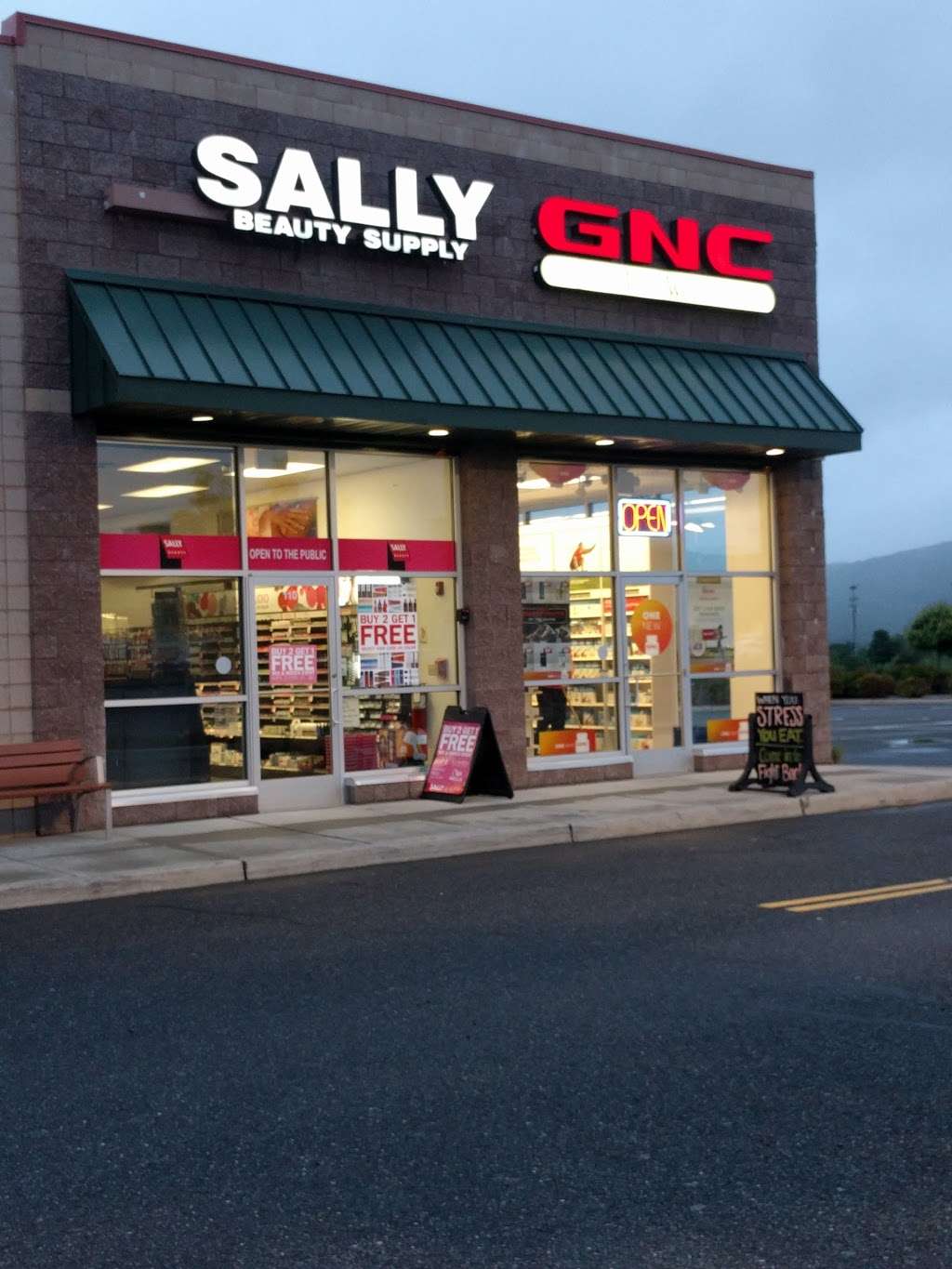 Sally Beauty | 128 Bailey Farm Rd ste 110b, Monroe, NY 10950, USA | Phone: (845) 781-7815