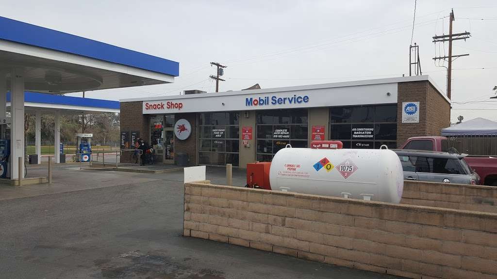 Mobil | 12500 Sherman Way, North Hollywood, CA 91605 | Phone: (818) 765-8571