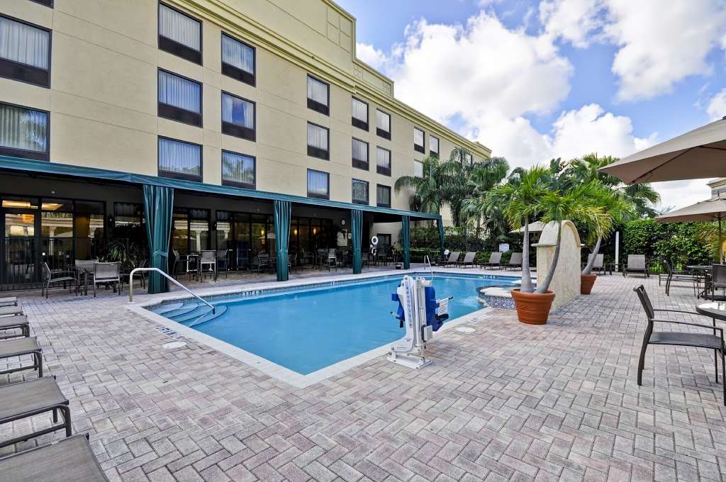 Hampton Inn Boca Raton-Deerfield Beach | 660 W Hillsboro Blvd, Deerfield Beach, FL 33441, USA | Phone: (954) 481-1221