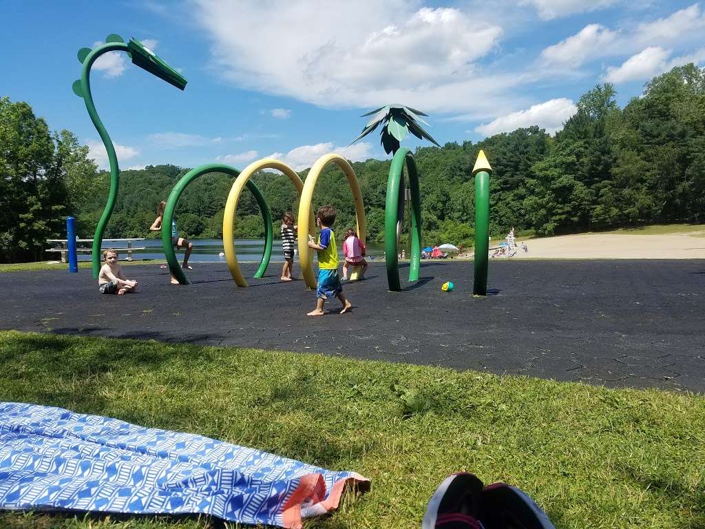 Lake Mohegan Splash Pad | 960 Morehouse Hwy, Fairfield, CT 06825, USA