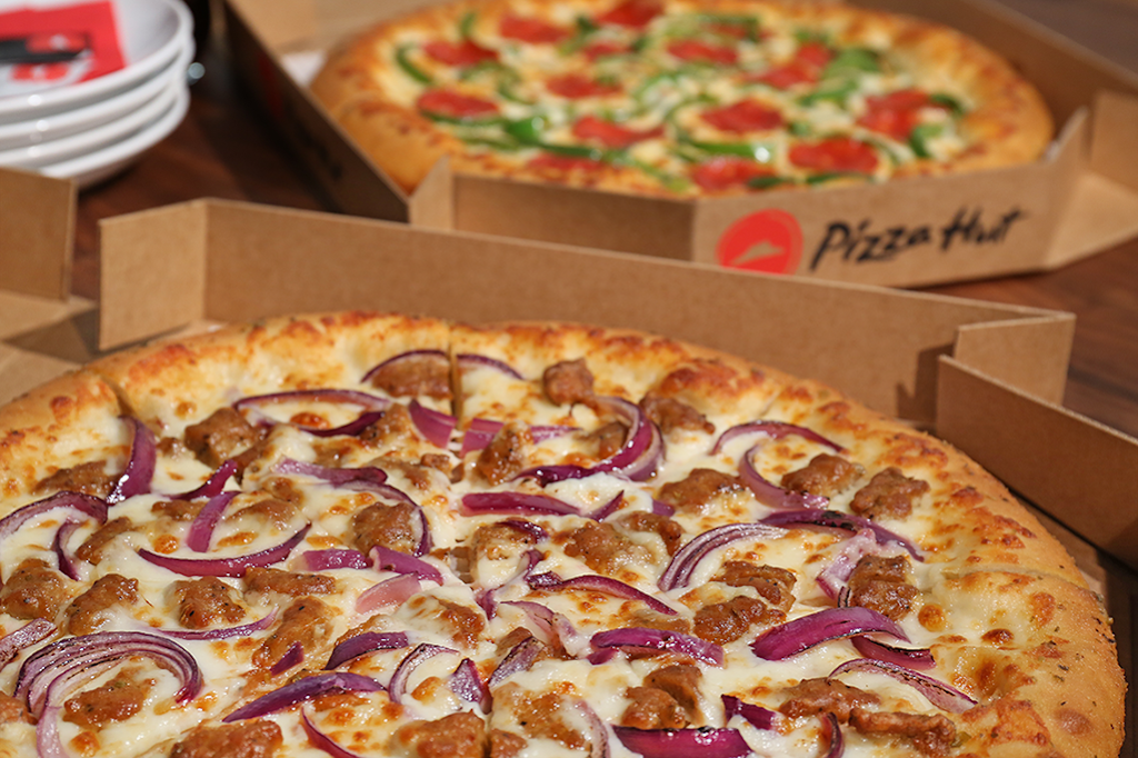 Pizza Hut | 5971 W. US Hwy. 52, Suite H, New Palestine, IN 46163 | Phone: (317) 861-8556