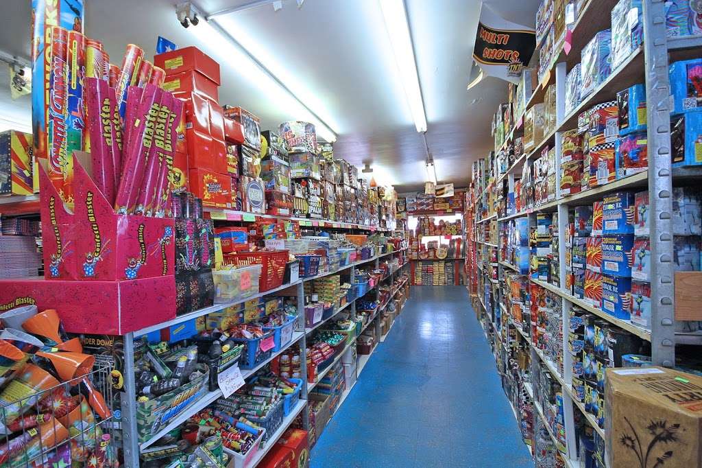 Dynamite Fireworks | 4218 Calumet Ave, Hammond, IN 46320 | Phone: (219) 937-4090