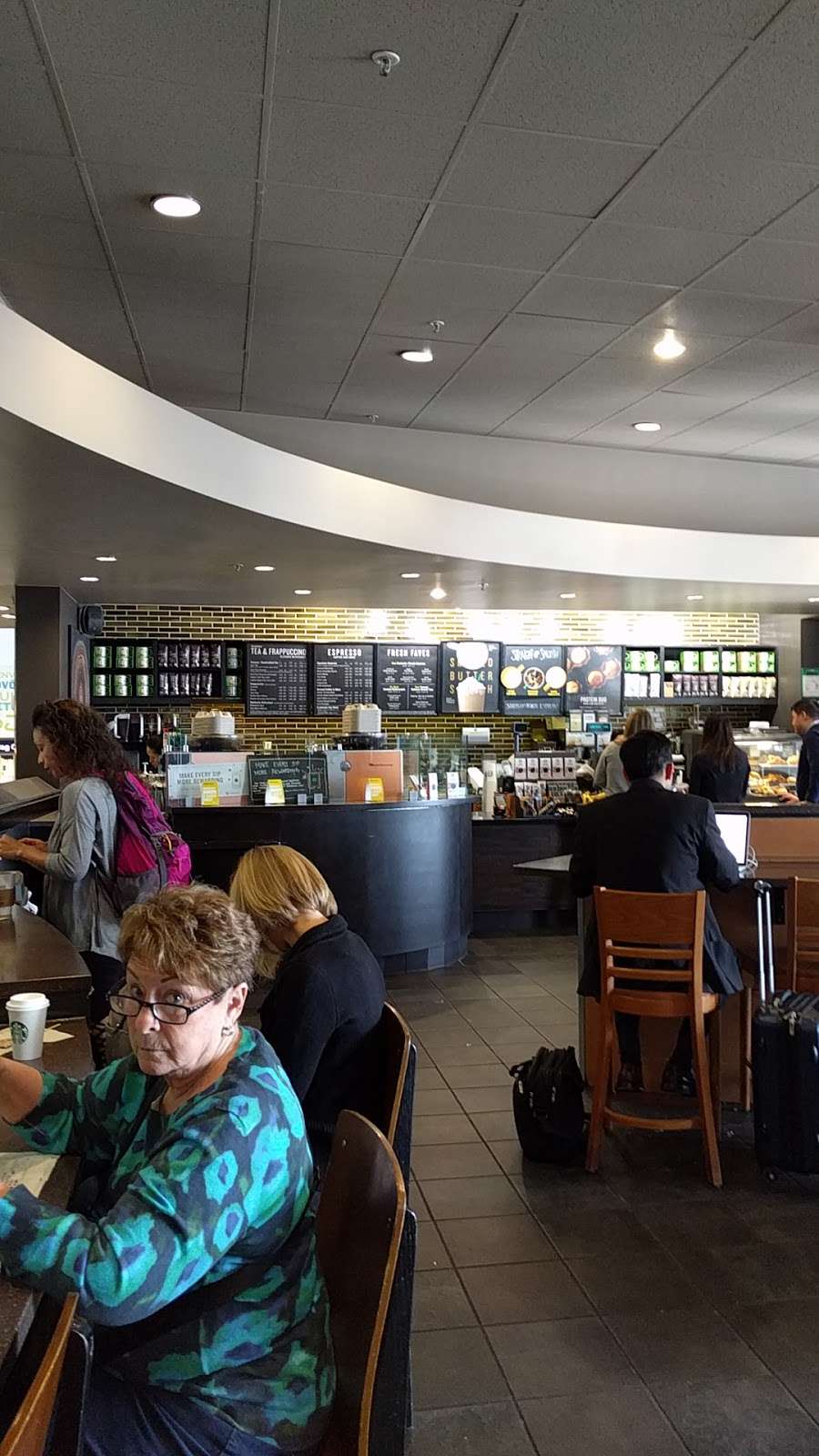 Starbucks | 1 Airport Dr, Oakland, CA 94621, USA | Phone: (510) 563-3857