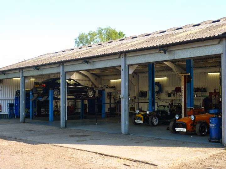 Days Garage Godstone | Ivy Mill Ln, Godstone RH9 8NE, UK | Phone: 01883 742822