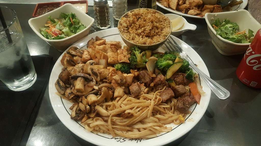 New Star Restaurant | 7444 W North Ave, Elmwood Park, IL 60707 | Phone: (708) 453-8242