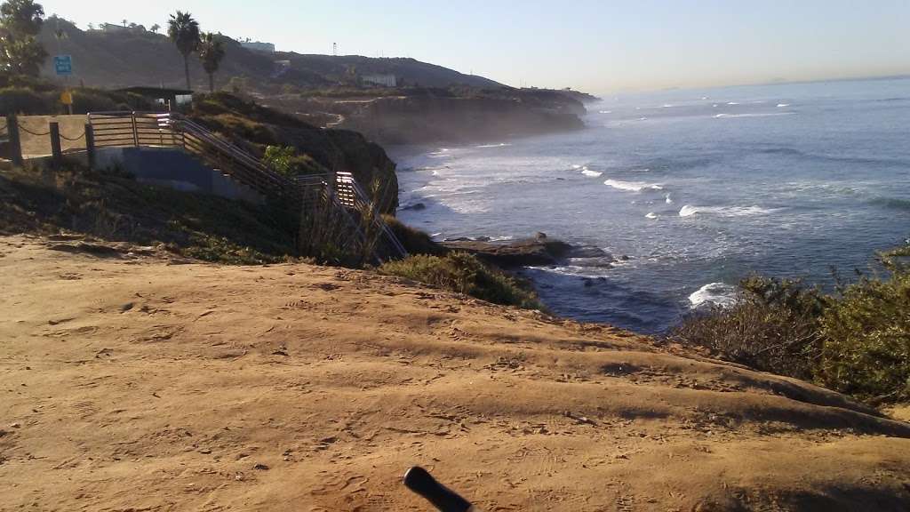 Sunset Cliffs Natural Park | Ladera St, San Diego, CA 92107, USA | Phone: (619) 525-8213