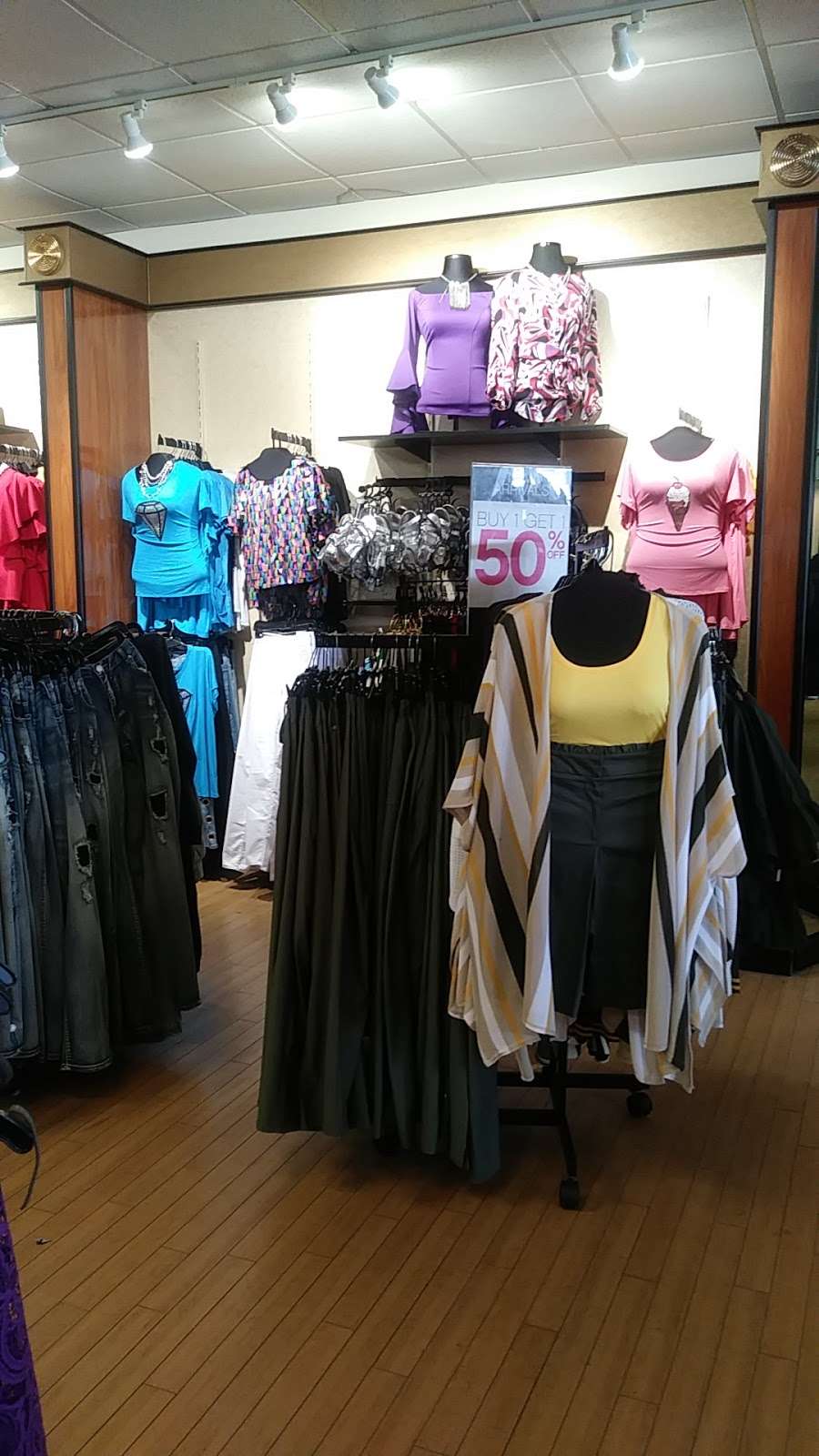 Ashley Stewart | Chicago and Kedzie Plaza, 800 N Kedzie Ave, Chicago, IL 60651, USA | Phone: (773) 722-5710