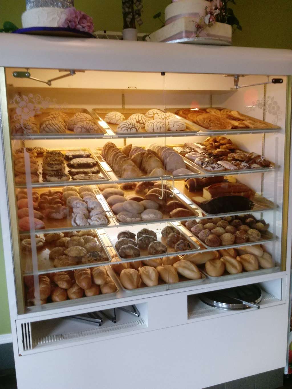 La Dolce Bakery | 13442 Old Western Ave, Blue Island, IL 60406, USA | Phone: (708) 273-9701