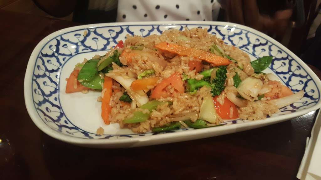 Bangkok Golden Thai Restaurant | 10621 Braddock Rd H, Fairfax, VA 22032 | Phone: (703) 691-0700