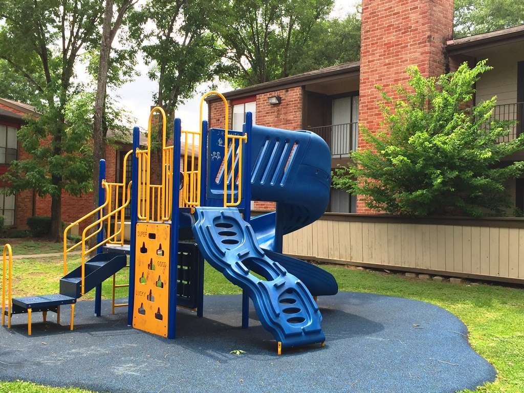 Rock Creek Apartments | 200 Hollow Tree Ln, Houston, TX 77090, USA | Phone: (281) 306-5860