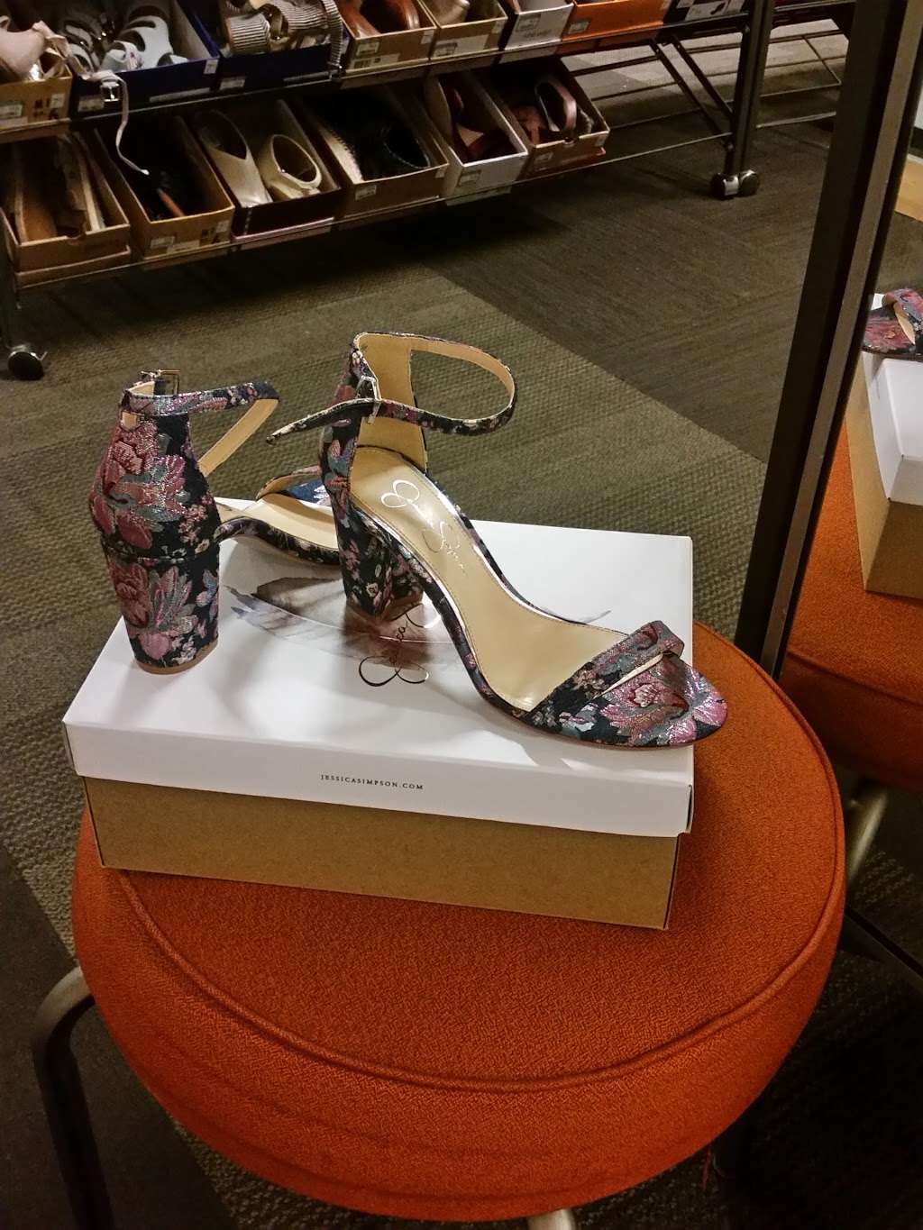 DSW Designer Shoe Warehouse | 113 Mill Plain Rd, Danbury, CT 06811 | Phone: (203) 794-0074