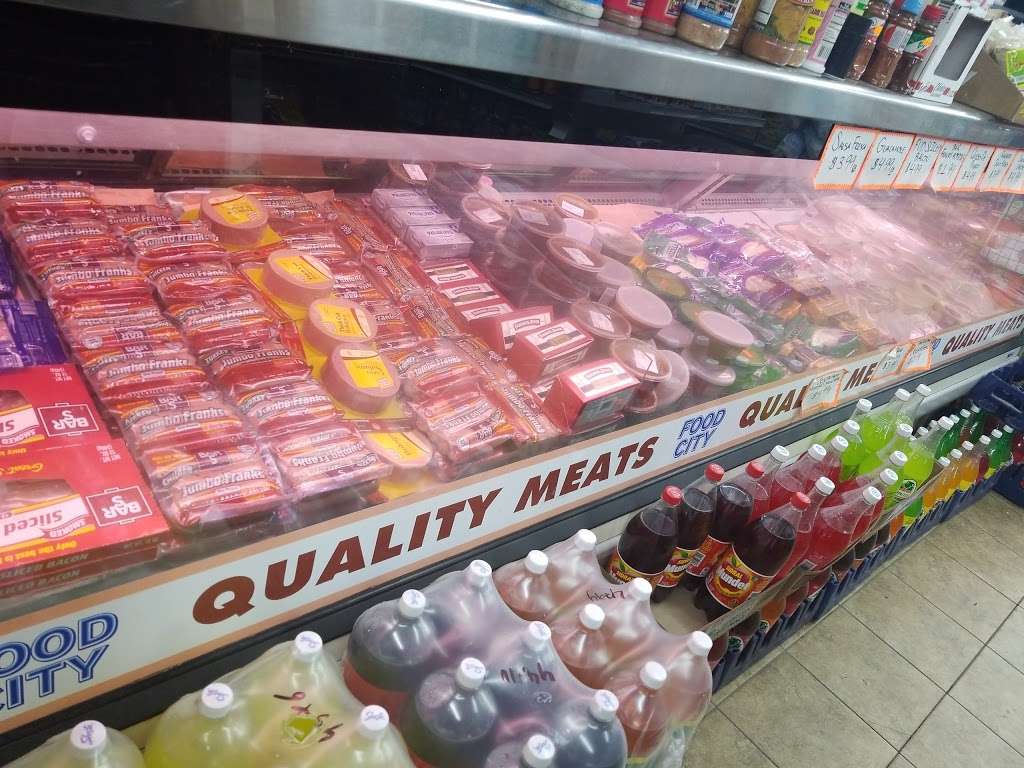 Mead Valley Market | 21110 Cajalco Rd, Perris, CA 92570, USA | Phone: (951) 657-3939