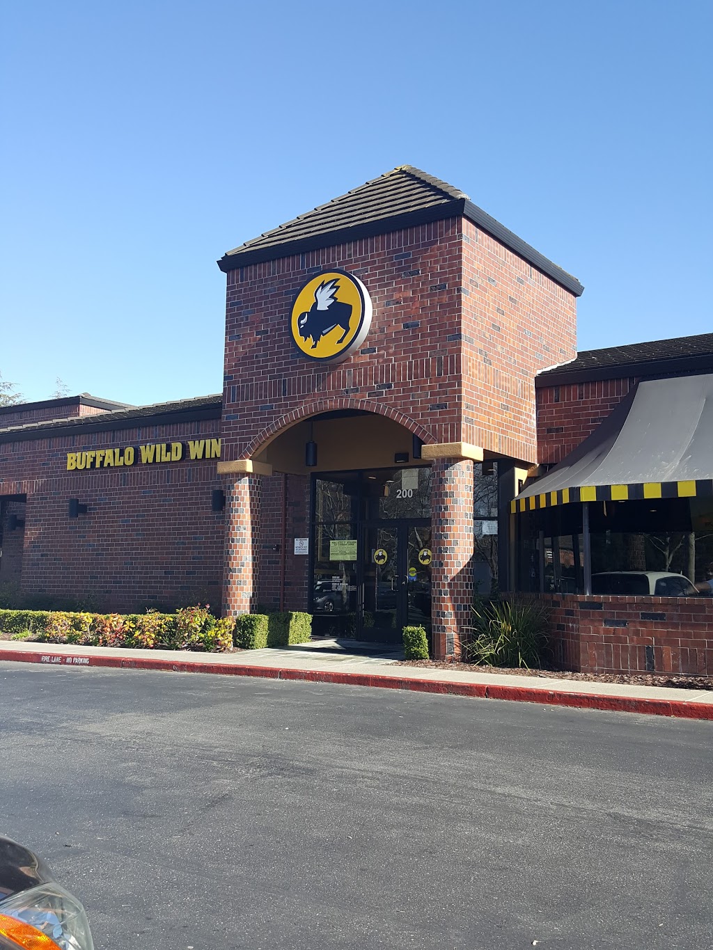 Buffalo Wild Wings | 200 Montgomery St, San Ramon, CA 94583, USA | Phone: (925) 380-6631