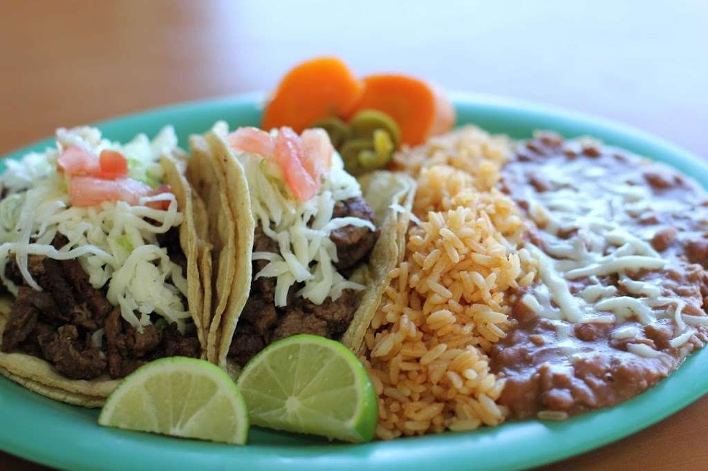 El Famous Burrito | 1165 Bloomingdale Rd, Glendale Heights, IL 60139, USA | Phone: (630) 682-5882