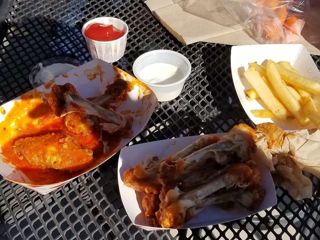 Willys Wings | Photo 10 of 10 | Address: 109 Bear Creek Ave, Morrison, CO 80465, USA | Phone: (303) 697-1232