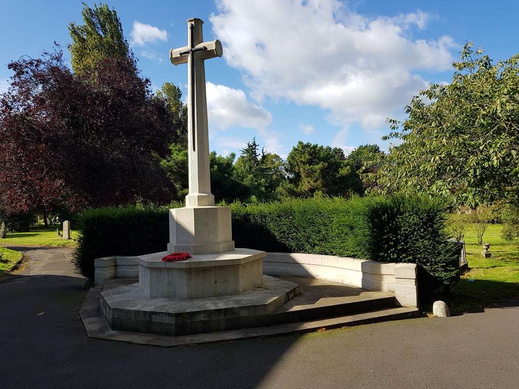 Fulham Palace Road Cemetery | 62 Bronsart Rd, Fulham, London SW6 6AB, UK