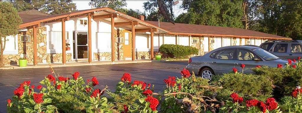 The Crossroads Motel | N6476 US-12, Elkhorn, WI 53121 | Phone: (262) 742-2300