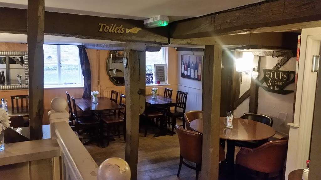 The White Hart | 43 High St, Roydon, Harlow CM19 5EA, UK | Phone: 01279 792118