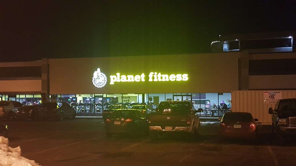 Planet Fitness | 3265 S Wadsworth Blvd, Lakewood, CO 80227 | Phone: (303) 985-8888