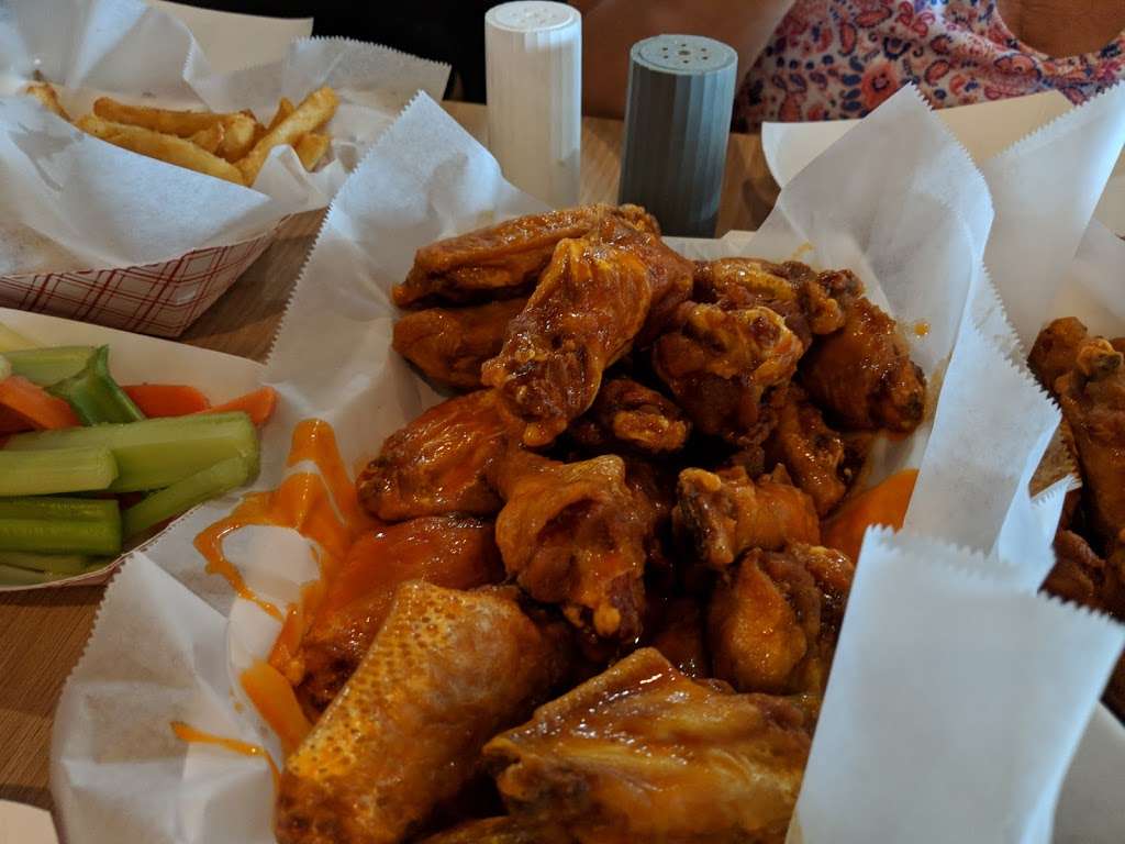 Woodys Wings Aurora | 700 S Buckley Rd, Aurora, CO 80017, USA | Phone: (303) 696-7227