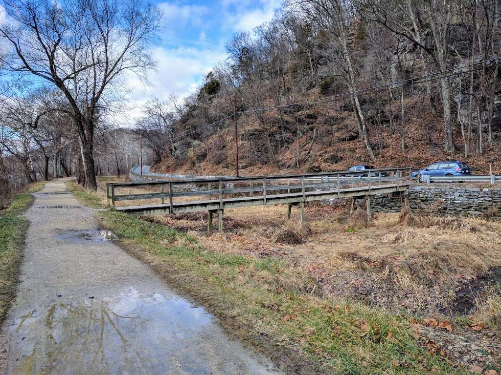 Footbridge to Potomac River | 554 Harpers Ferry Rd, Knoxville, MD 21758, USA