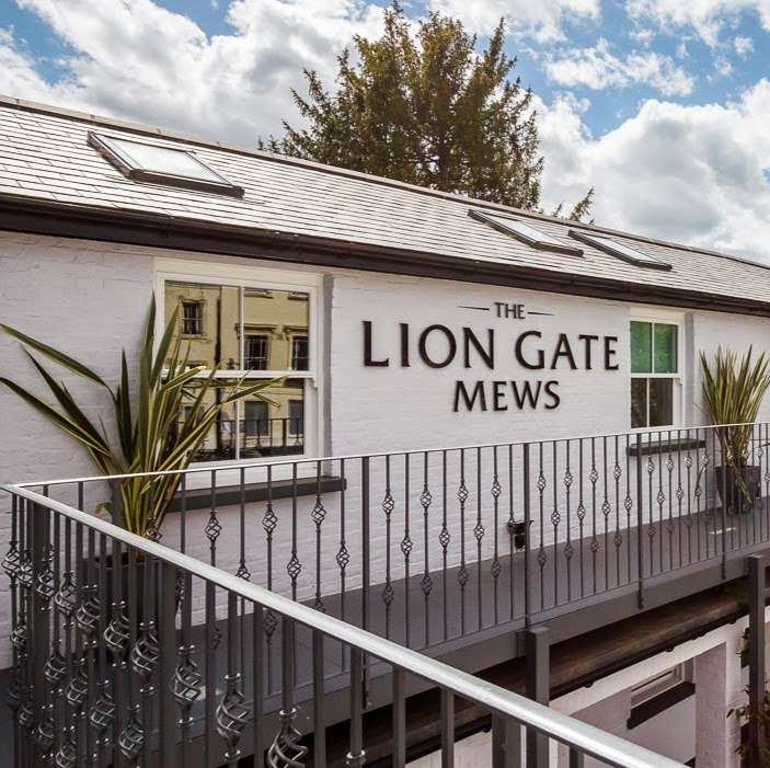 The Lion Gate Mews | Lion Gate, Hampton Court Road, Molesey, East Molesey KT8 9DD, UK | Phone: 07971 267993