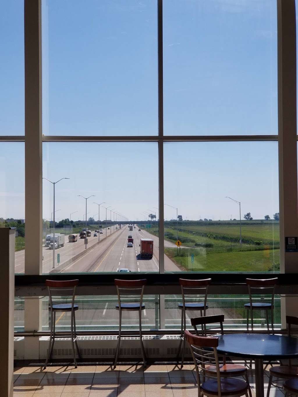 Belvidere Oasis Travel Plaza | Illinois Tollway, 2510 Pearl St, Belvidere, IL 61008, USA