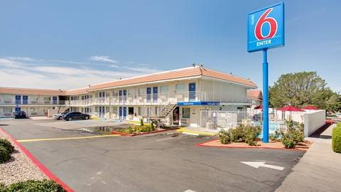 Motel 6 Albuquerque, NM - Carlisle | 3400 Prospect Ave NE, Albuquerque, NM 87107, USA | Phone: (505) 883-8813