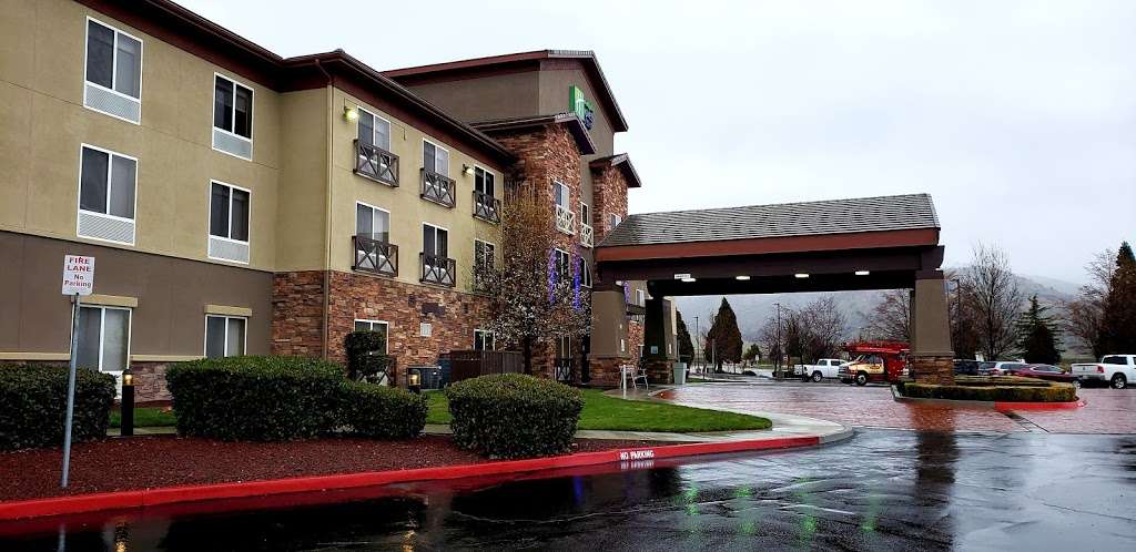 Holiday Inn Express Hotel & Suites Tehachapi Hwy 58/Mill St. | 901 Capital Hills Pkwy, Tehachapi, CA 93561, USA | Phone: (661) 822-9837