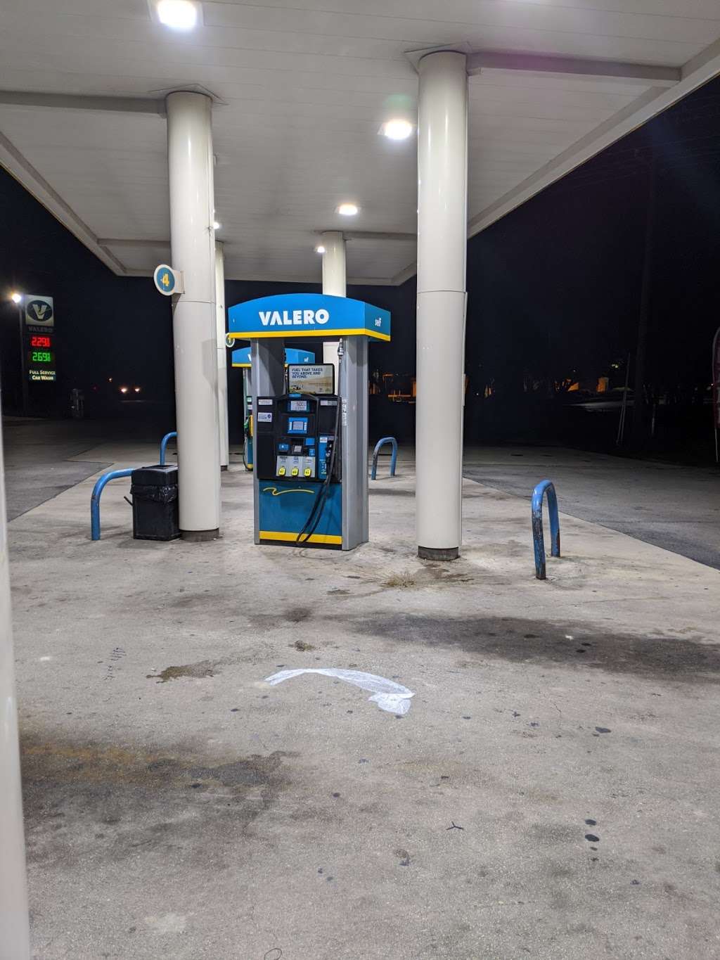 Valero Gas Station | 15540 US-181, San Antonio, TX 78223, USA