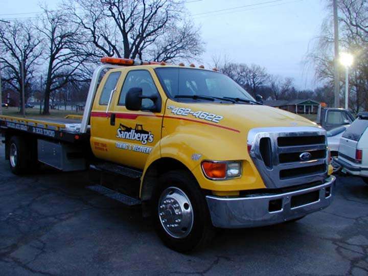 Sandbergs Towing & Recovery | 1252 W Lincolnway, Valparaiso, IN 46385, USA | Phone: (219) 462-4622