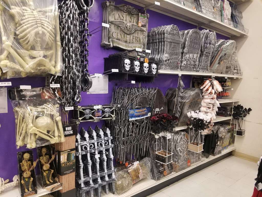 Party City | 15242 Summit Ave, Fontana, CA 92336, USA | Phone: (909) 899-2233