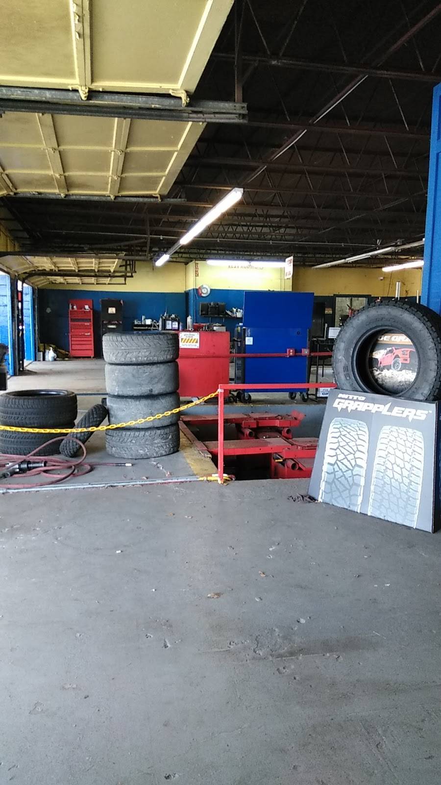 Big Chief Tire | 6015 Blanding Blvd, Jacksonville, FL 32244, USA | Phone: (904) 771-3442