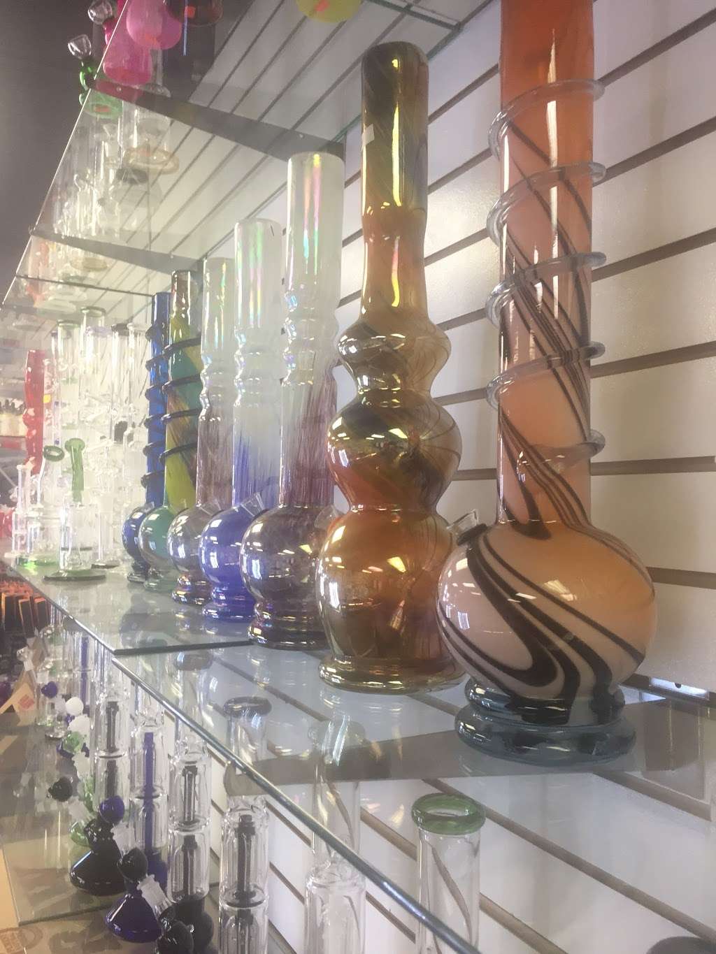 Shark City Smoke And Skate Shop | 962 E Santa Clara St, San Jose, CA 95116, USA | Phone: (408) 490-4925