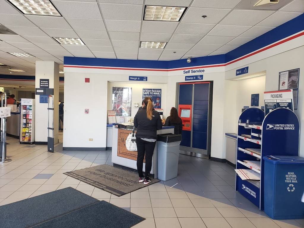 United States Postal Service | 6977 W Oakton St, Niles, IL 60714, USA | Phone: (800) 275-8777