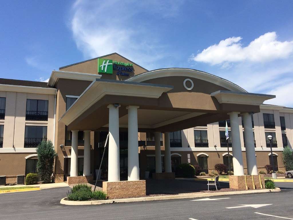 Holiday Inn Express & Suites Winchester | 142 Foxridge Ln, Winchester, VA 22601, USA | Phone: (540) 667-7050