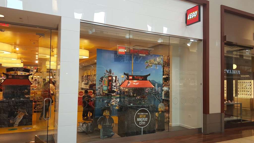 The LEGO Store | 6170 Grand Ave, Gurnee, IL 60031, USA | Phone: (847) 855-2833