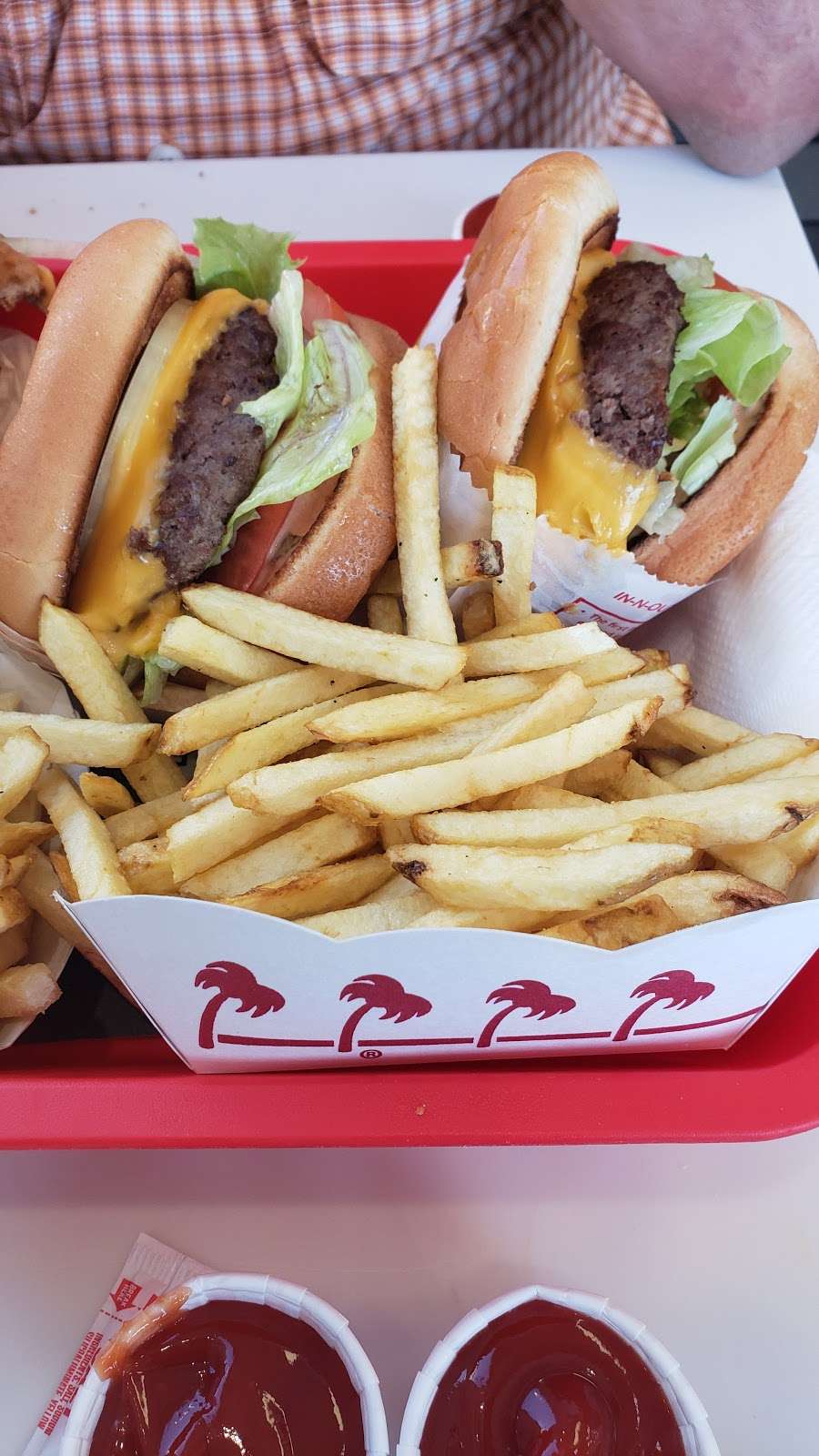 In-N-Out Burger | 9149 S Sepulveda Blvd, Los Angeles, CA 90045, USA | Phone: (800) 786-1000