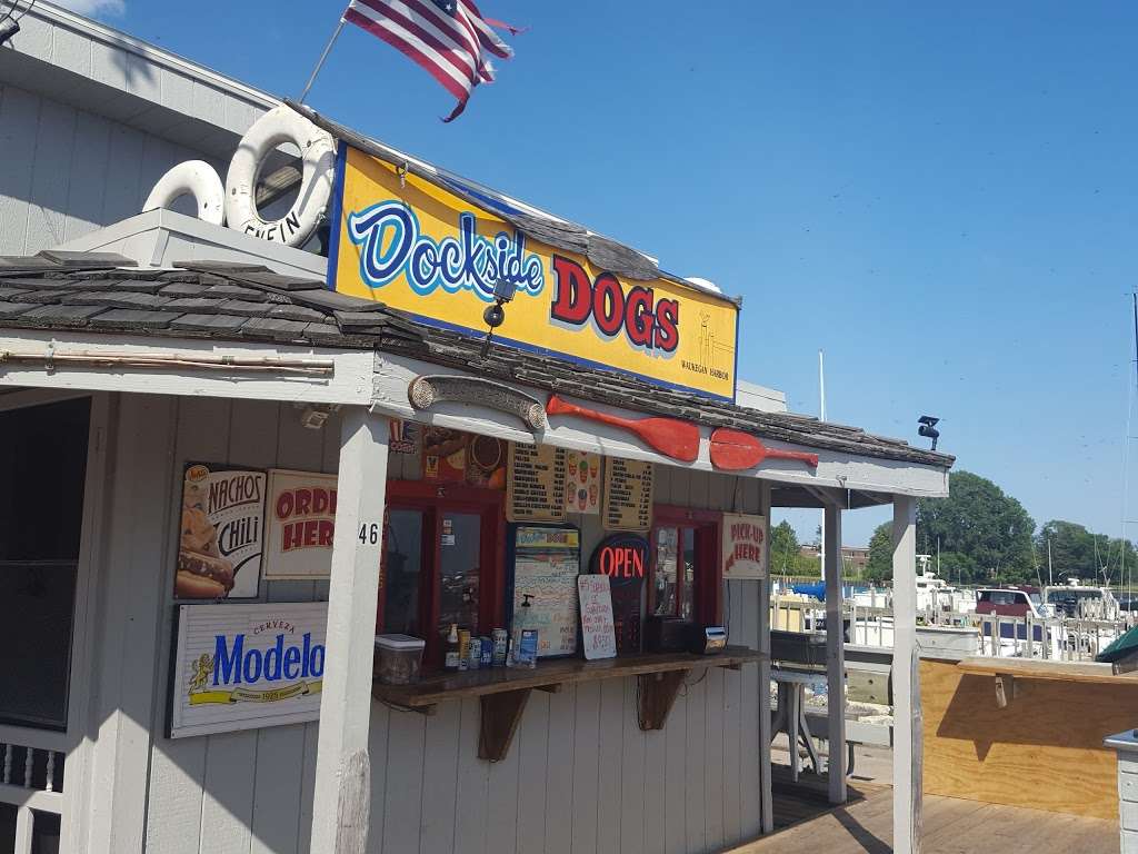 Dockside Dogs | 46 E Madison St, Waukegan, IL 60085, USA | Phone: (847) 623-4655