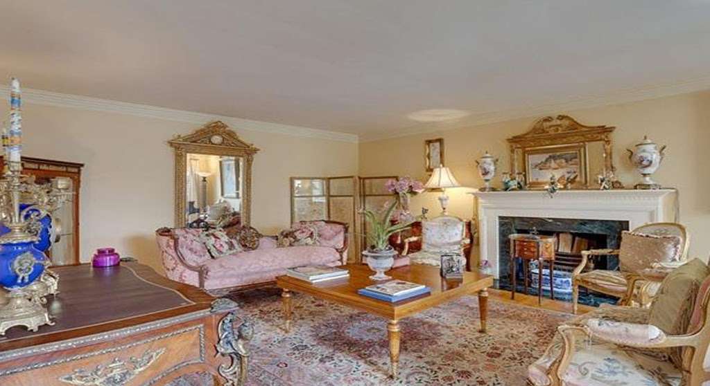 White House Vacation Rental | 3711 Sleepy Hollow Rd, Falls Church, VA 22041, USA | Phone: (703) 941-1248