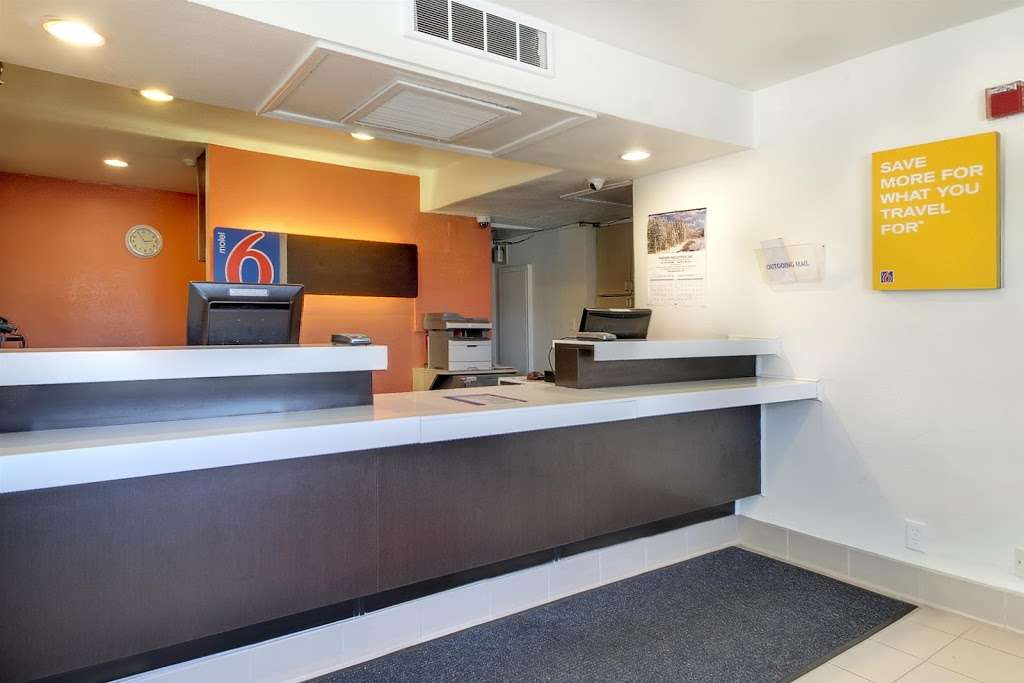 Motel 6 Washington DC - Capitol Heights | 75 Hampton Park Blvd, Capitol Heights, MD 20743 | Phone: (301) 499-0800