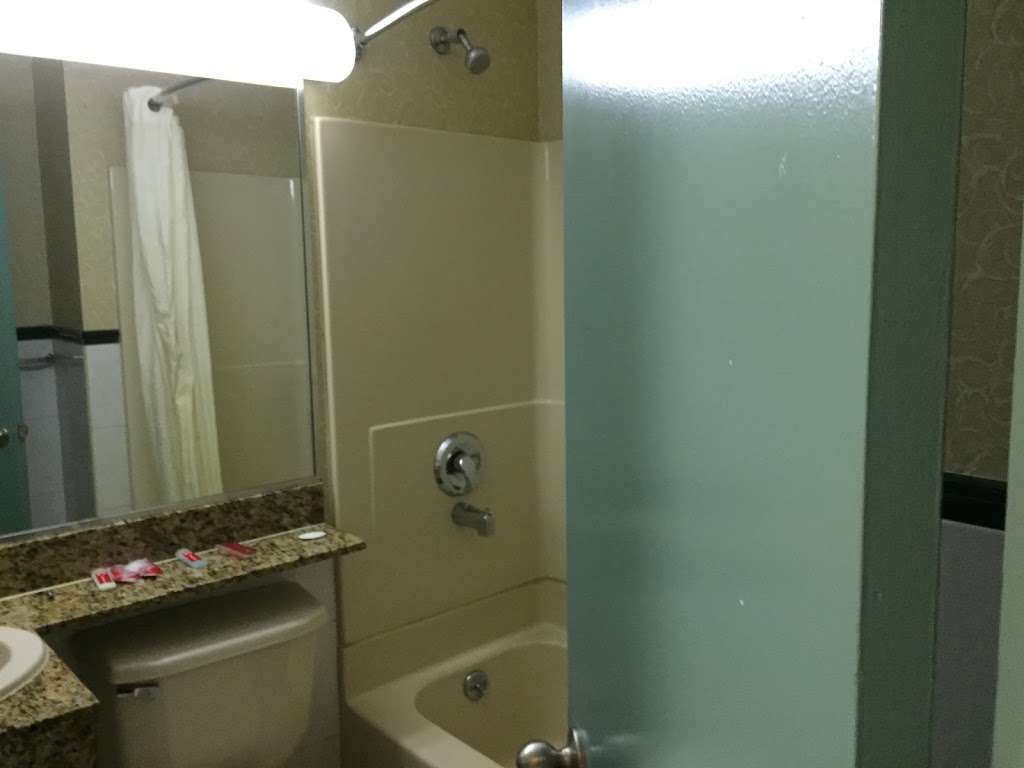 Econo Lodge | 113-18 Rockaway Blvd, South Ozone Park, NY 11420, USA | Phone: (718) 843-4300