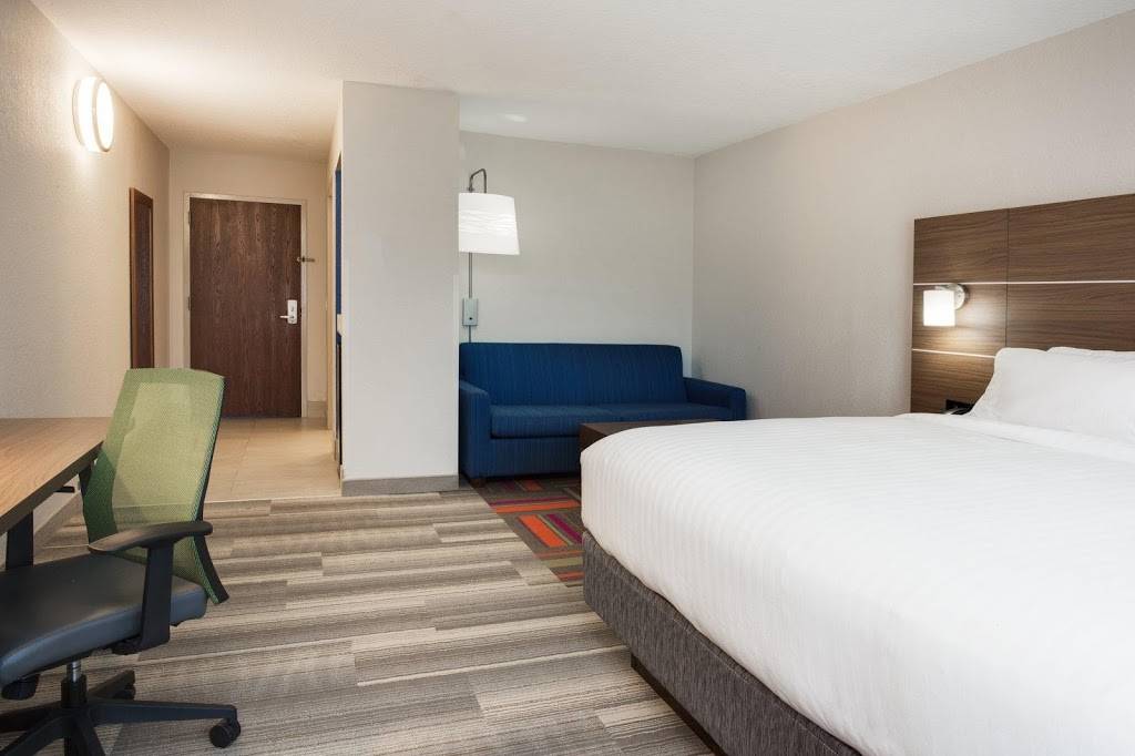 Holiday Inn Express & Suites Tampa-Fairgrounds-Casino | 8610 Elm Fair Blvd, Tampa, FL 33610, USA | Phone: (813) 490-1000