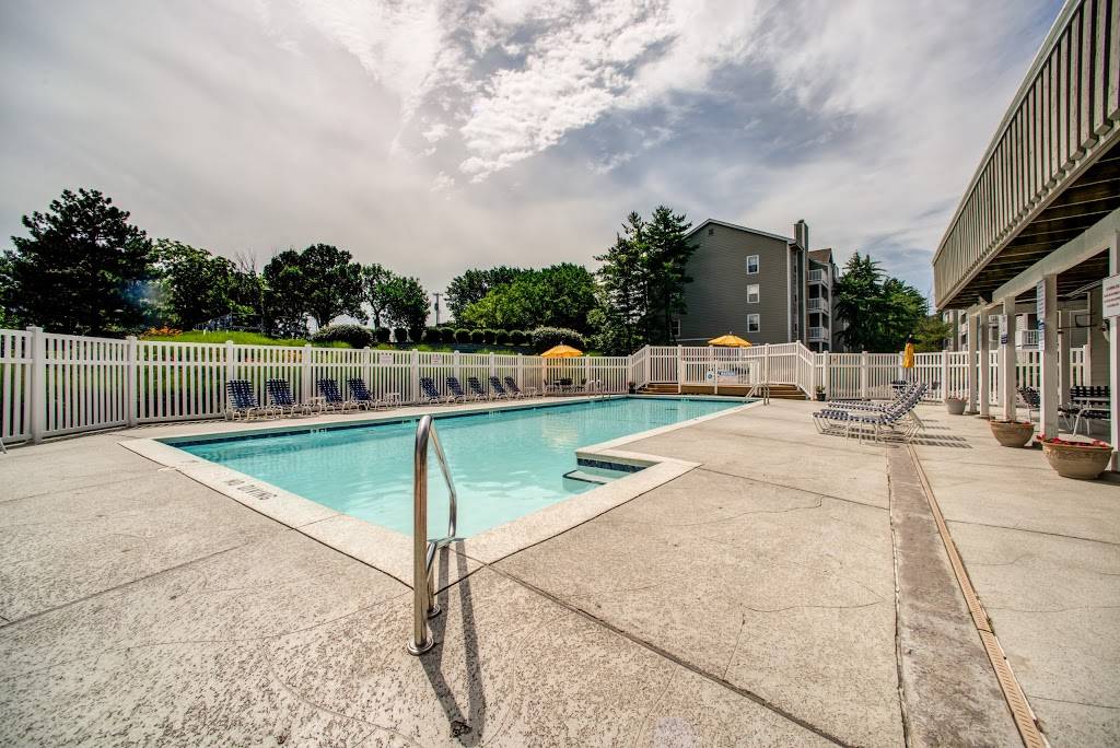 Bonhomme Village Apartments | 1124 Bonhomme Lake Dr, St. Louis, MO 63132, USA | Phone: (314) 328-0426