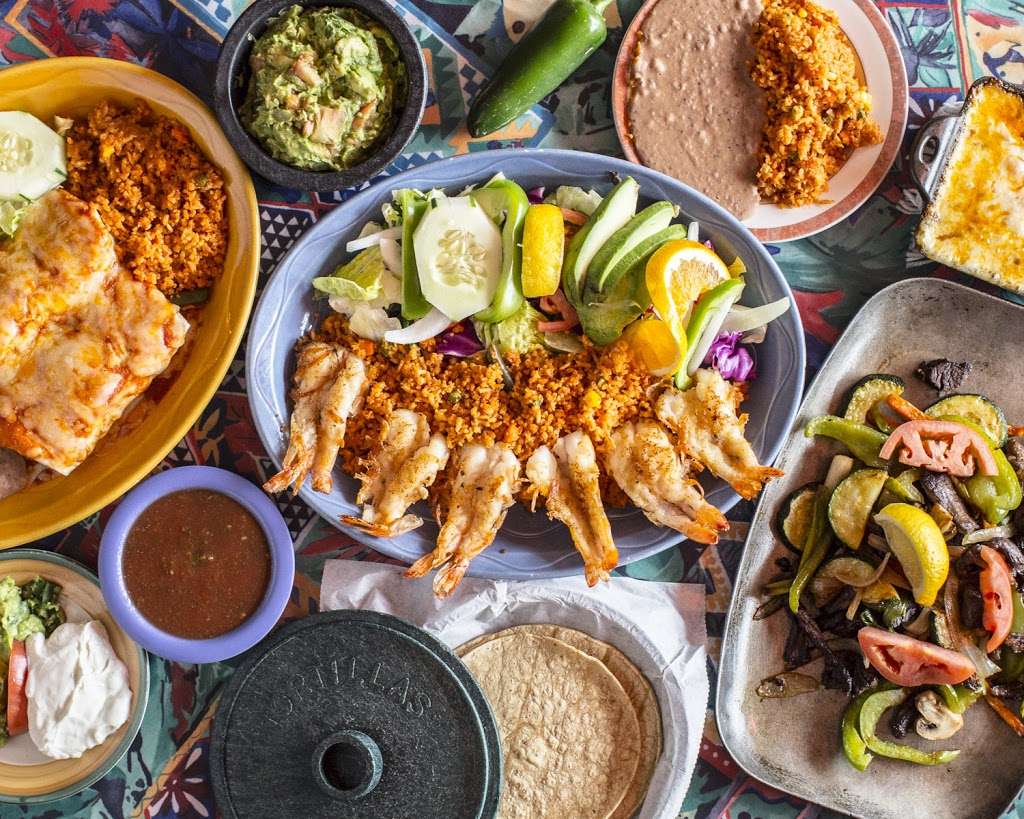 Las Palmas Mexican Restaurant | 26228 IL-83, Mundelein, IL 60060, USA | Phone: (847) 393-7088