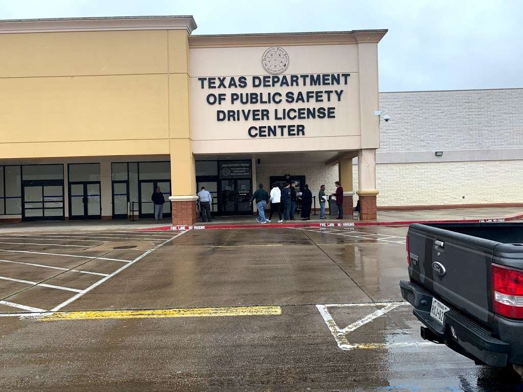 Texas Department of Public Safety Driver License Mega Center | 28000 Southwest Fwy A, Rosenberg, TX 77471, USA | Phone: (281) 517-1630