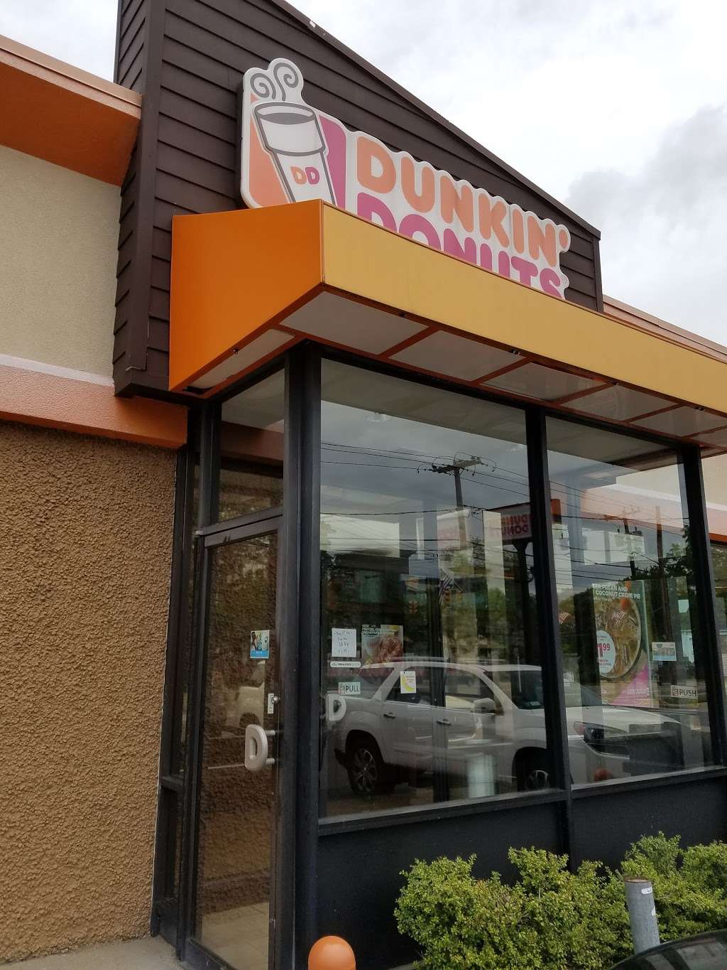 Dunkin Donuts | 1068 Old Country Rd, Plainview, NY 11803 | Phone: (516) 935-0205
