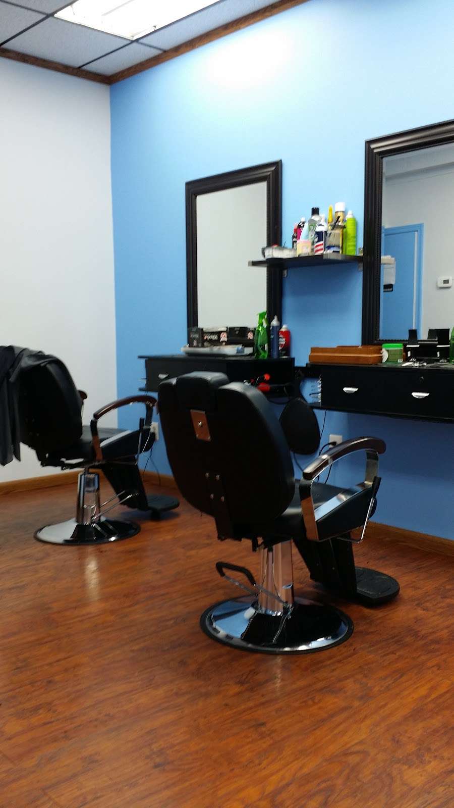 Snip Snip Barber Shop | 1081 W Broad St, Falls Church, VA 22046, USA | Phone: (571) 641-3200