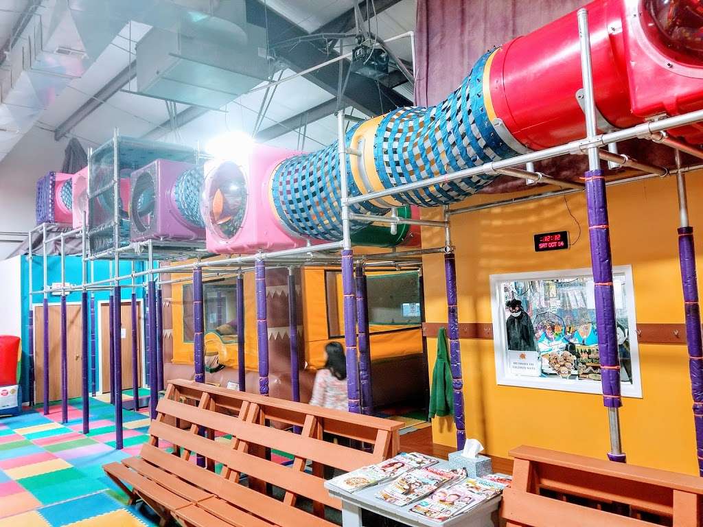 Bellas Bouncies Indoor Inflatable Play Center | 1600 N Milwaukee Ave #402, Lake Villa, IL 60046, USA | Phone: (847) 546-7000